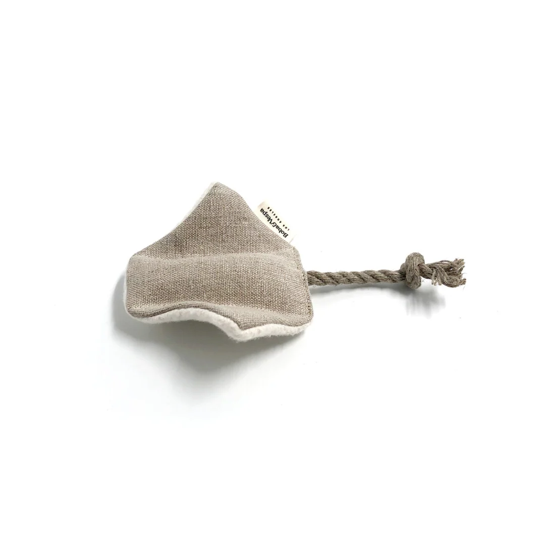 Boba Vespa Stingray Cat Toy in Cotton with Buckwheat for Crinkles and Organic Catnip Solid
