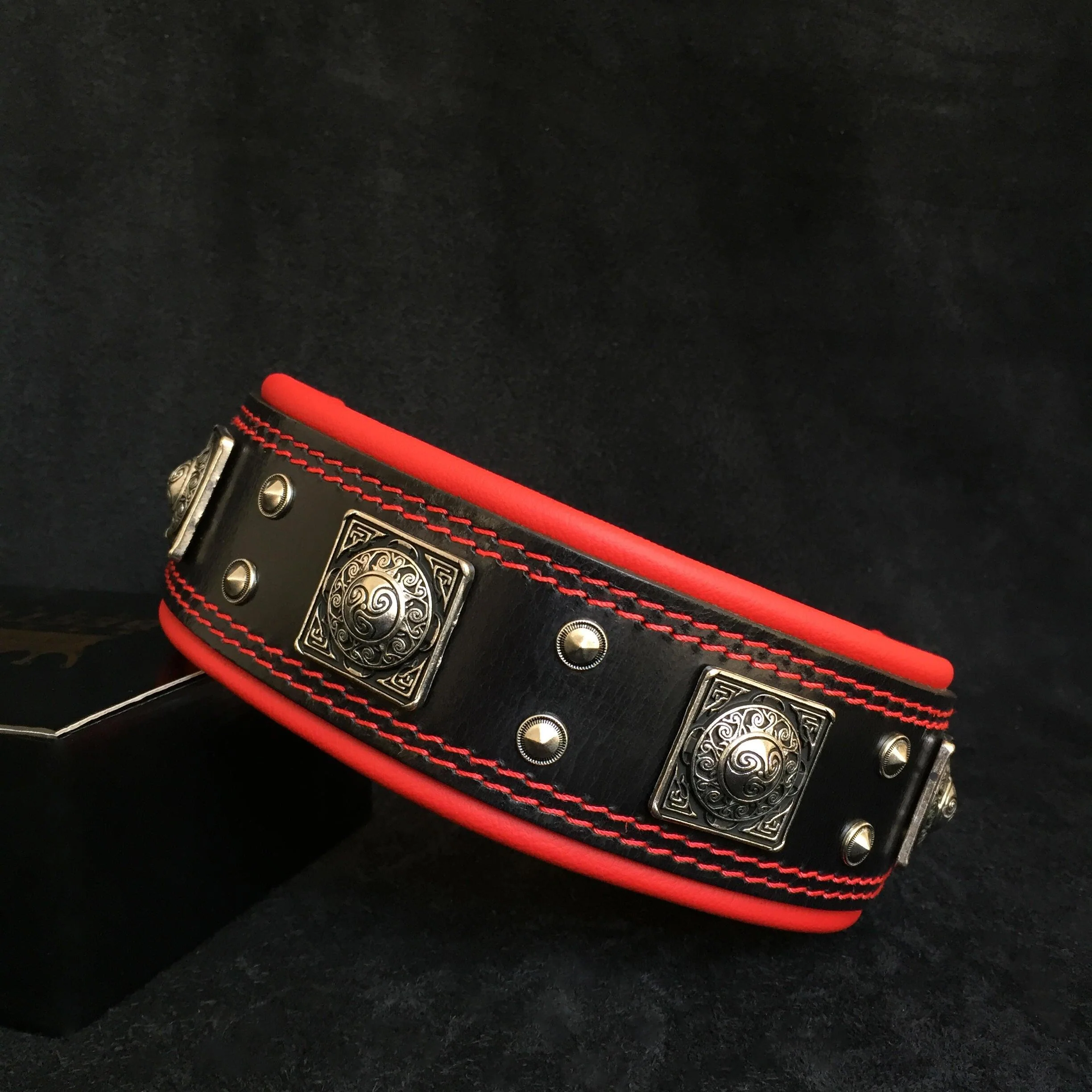 Soft The Eros collar 2.5 inch wide black red Unique