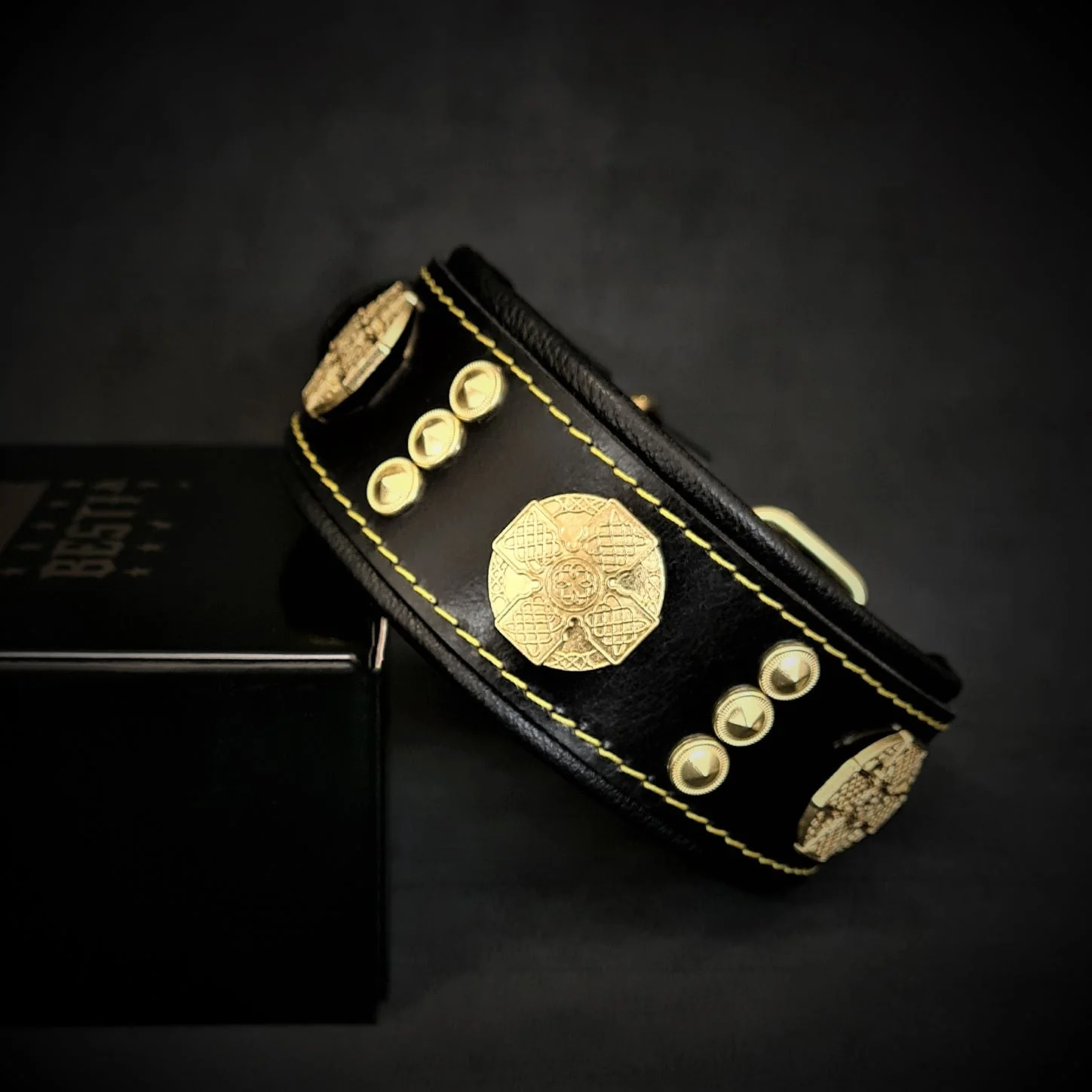 Solid The Maximus collar 2 inch wide gold decoration Flexible