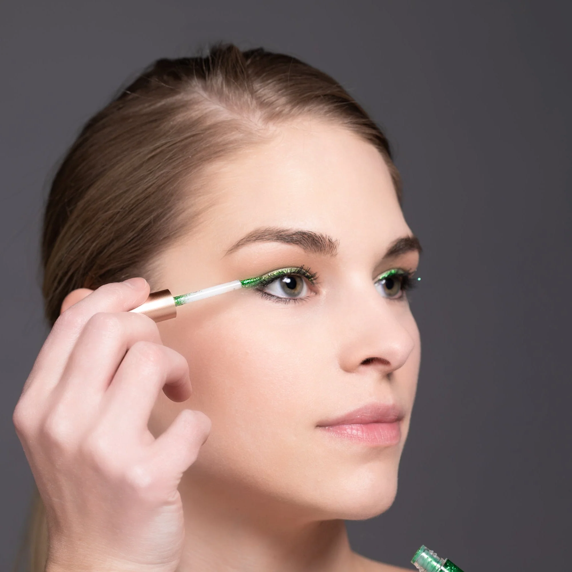 Breathable Glitter Eyeliner for Sensitive Eyes Detailed