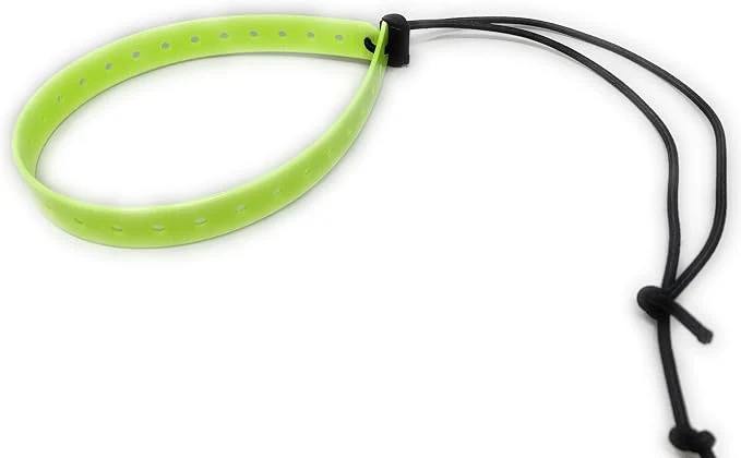 Convenient GPS eCollar with Adjustable Bungee and Secure Toggle Closure Contemporary
