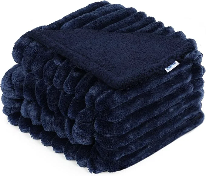 Lightweight Waterproof Dog Blanket Soft Fleece Blanket Expertly Made